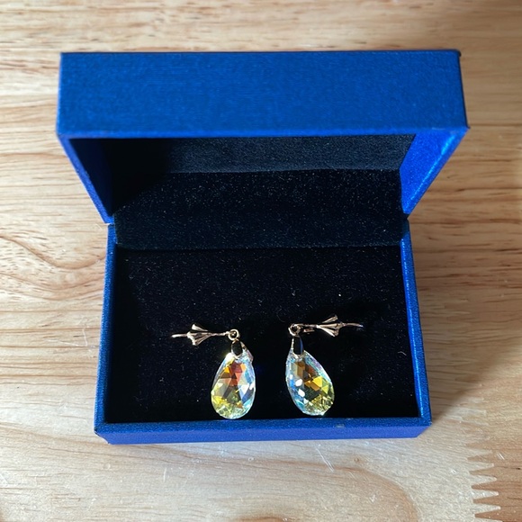 Evevic crystals from Australia dangle earrings - Picture 1 of 5